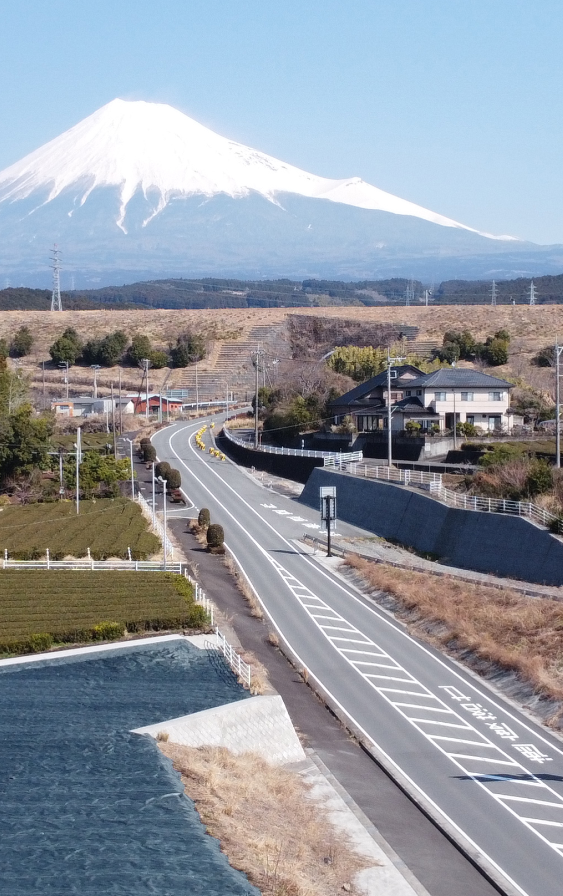 富士山と完成後の道路